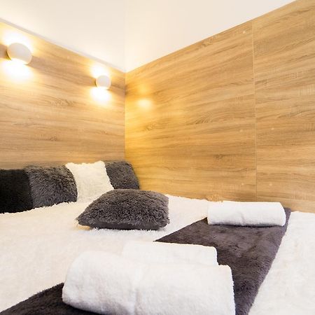 Smart Apartment On Filatova Lviv Exteriör bild