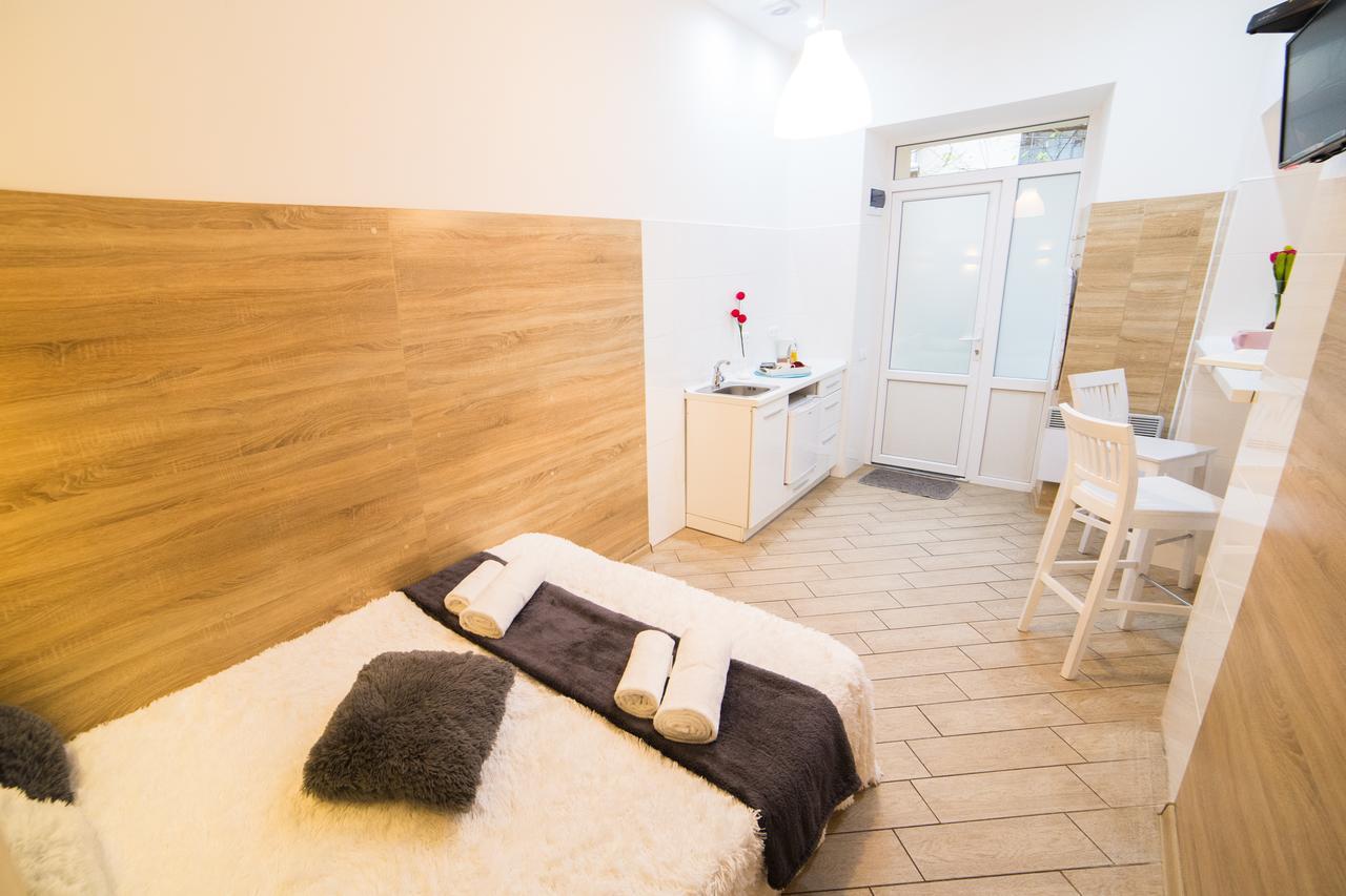 Smart Apartment On Filatova Lviv Exteriör bild