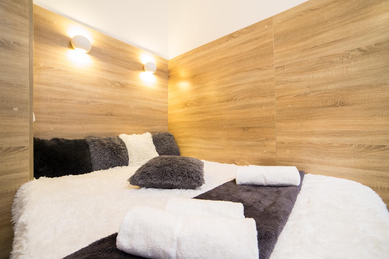 Smart Apartment On Filatova Lviv Exteriör bild